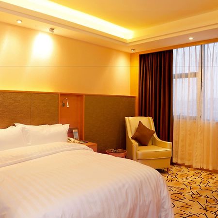 Golden City Hotel 포산 시 외부 사진