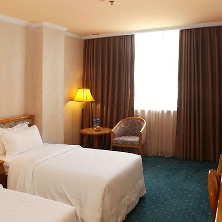 Golden City Hotel 포산 시 외부 사진