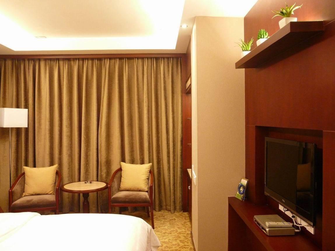 Golden City Hotel 포산 시 외부 사진