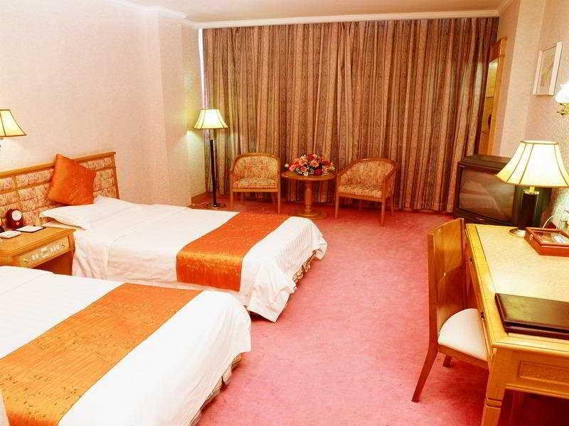 Golden City Hotel 포산 시 외부 사진